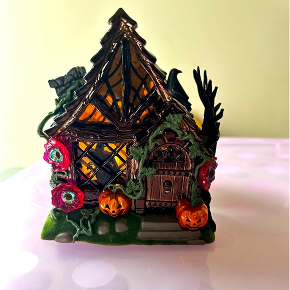 Bath & Body Works Halloween Witches Cottage Haunted House Wallflower Plug In New - Picture 1 of 3